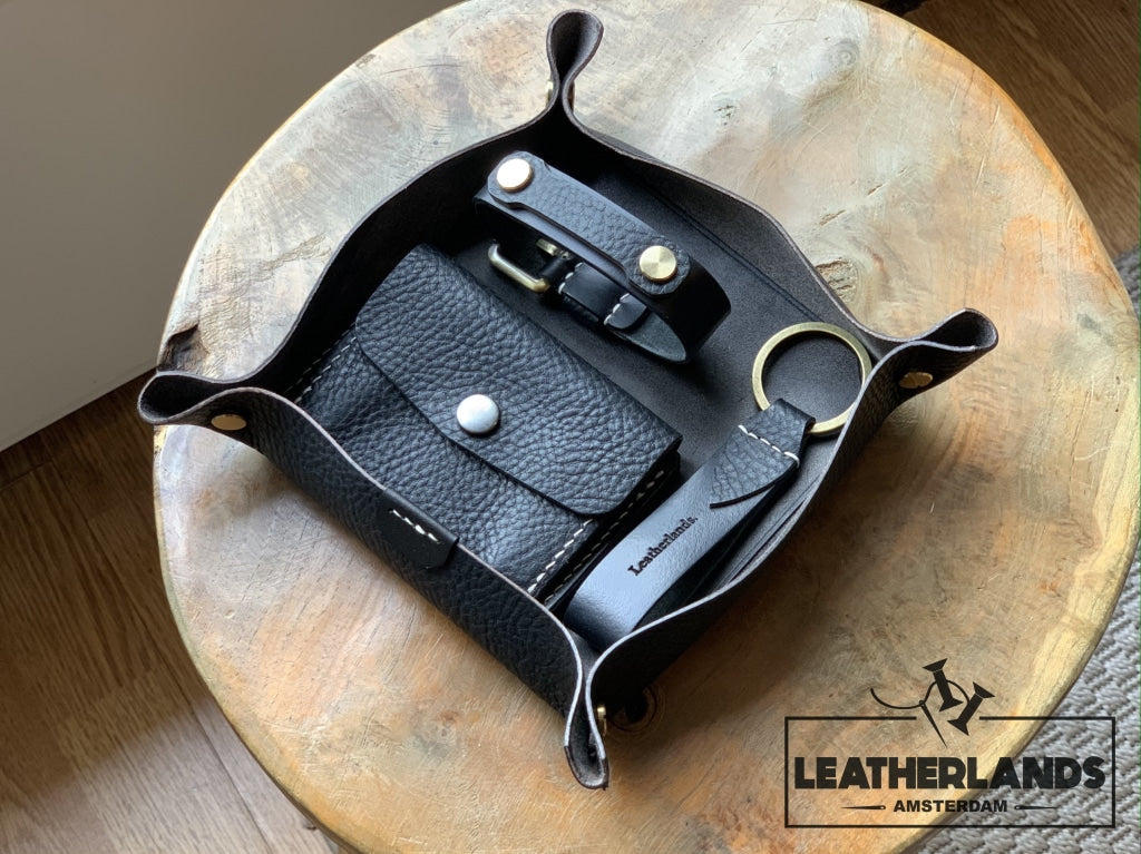 2021 Collection In Set Black / With Initials