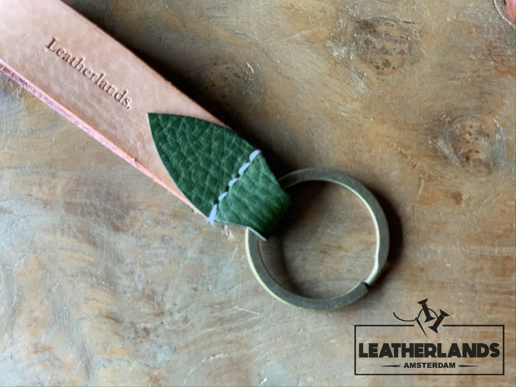 Key Chain 05 - The Leaf In Natural & Fiesta Green / Without Initials Handstitched
