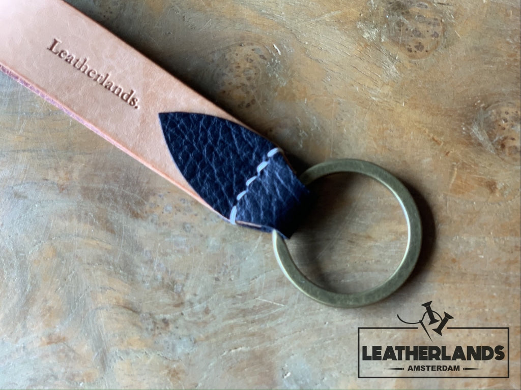 Key Chain 05 - The Leaf In Natural & Fiesta Navy / Without Initials Handstitched